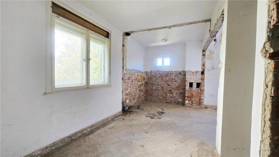 Casă cu 3 camere cu Canalizare în Central
