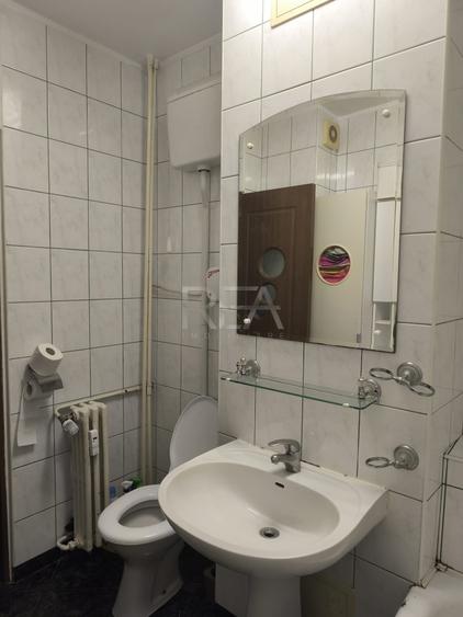 Apartament cu 4 camere decomandat, mobilat în Păcii