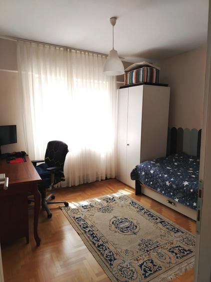 Apartament cu 4 camere decomandat în Central