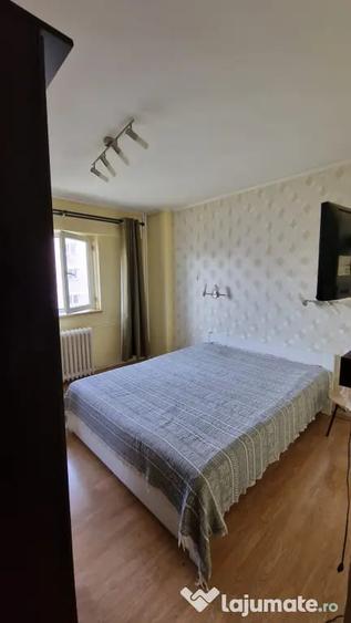 Apartament cu 3 camere semidecomandat în 13 Septembrie