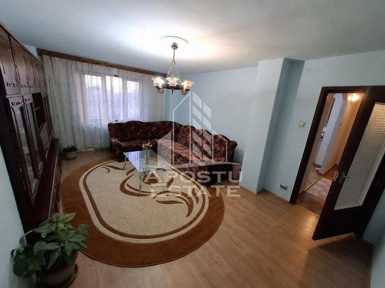 Apartament cu 4 camere decomandat în Mircea cel Bătrân