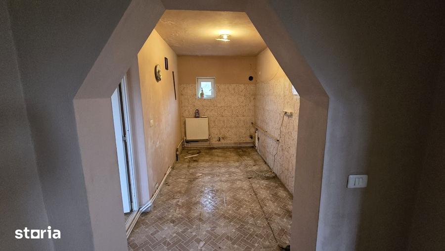 Casă cu 4 camere cu Teren 1000 Mp în Central