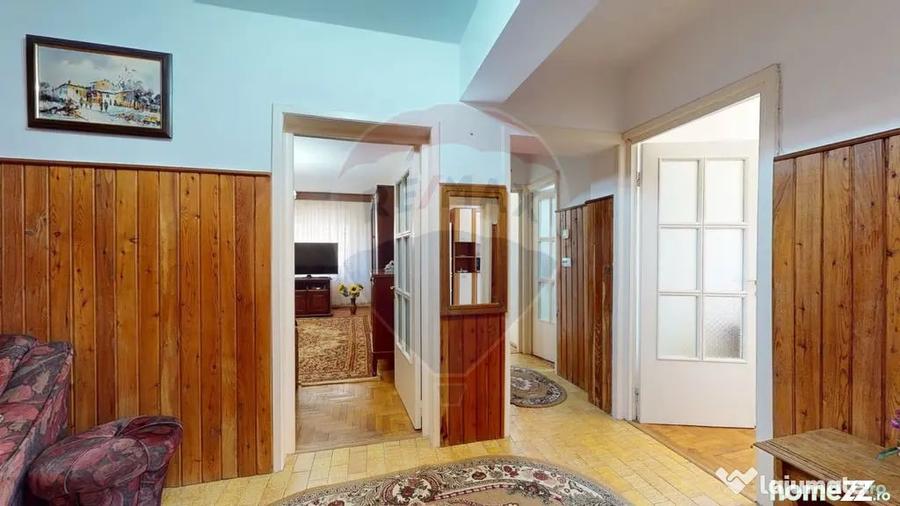 Apartament cu 3 camere decomandat în Eroilor
