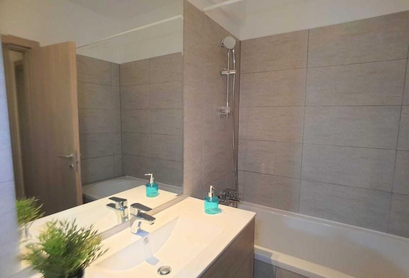 Apartament cu 3 camere decomandat, mobilat în Băneasa