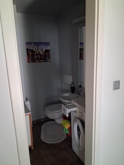 Apartament cu 3 camere semidecomandat, mobilat în Central
