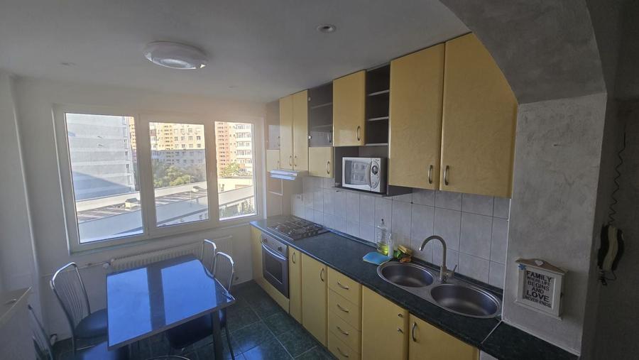 Apartament cu 3 camere decomandat, mobilat în Dristor