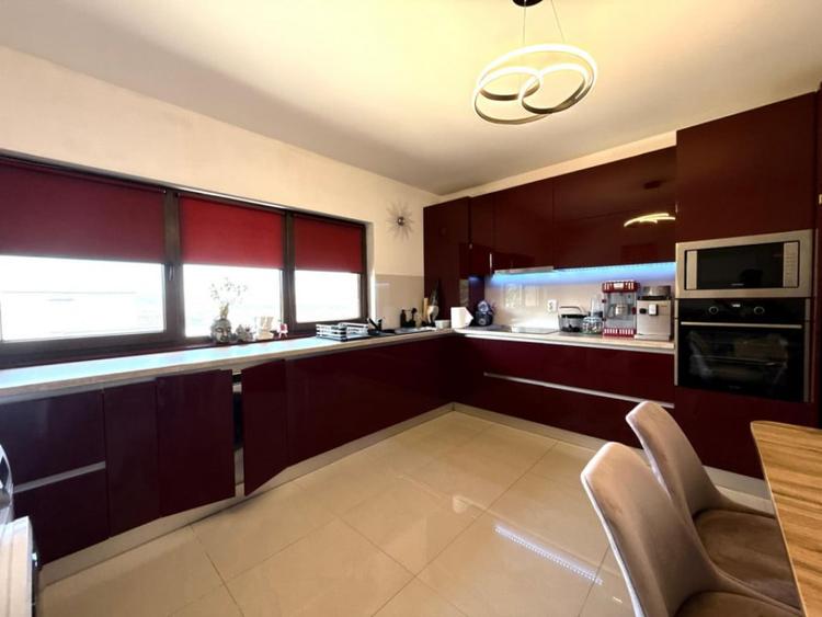 Casă cu 4 camere cu Teren 365 Mp în Florești