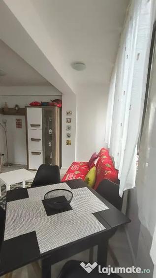 Garsonieră decomandată în Clăbucet