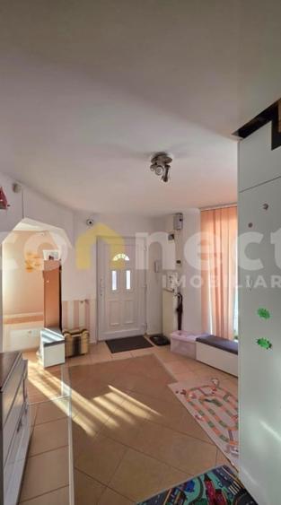 Casă individuală cu 3 camere cu Canalizare în Iris