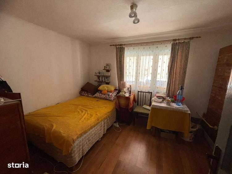 Casă cu 4 camere în Cerbu