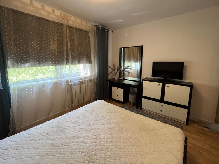 Apartament cu 2 camere decomandat, mobilat în Podul de Fier