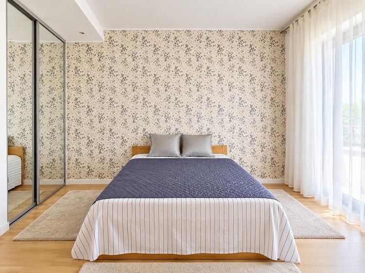 Apartament cu 3 camere semidecomandat, mobilat în Băneasa