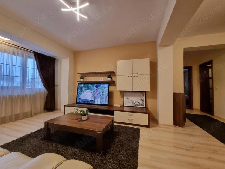 Apartament cu 3 camere decomandat, mobilat în Bucium
