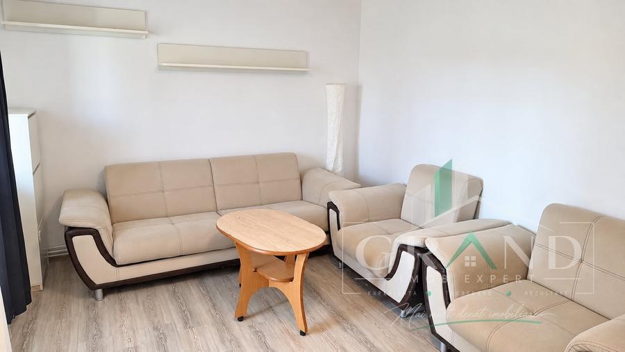 Apartament cu 3 camere decomandat, mobilat în Între Lacuri