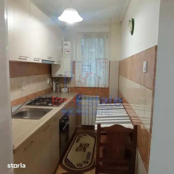 Apartament cu 2 camere nedecomandat, mobilat în Podu Roș