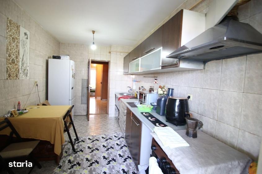 Apartament cu 3 camere decomandat în Mazepa 2