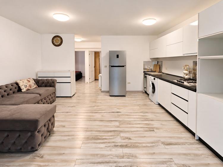 Apartament cu 3 camere decomandat, mobilat în Calea Moldovei