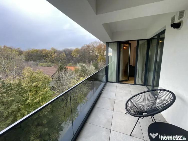 Apartament cu 3 camere decomandat în Băneasa
