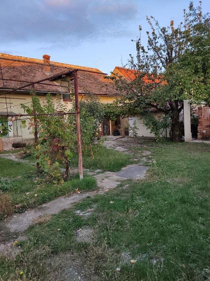Casă cu 4 camere cu Teren 449 Mp în Piața Cluj