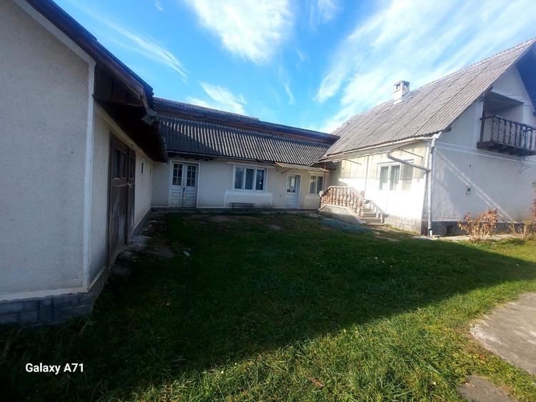 Casă cu 4 camere în Crăciunești