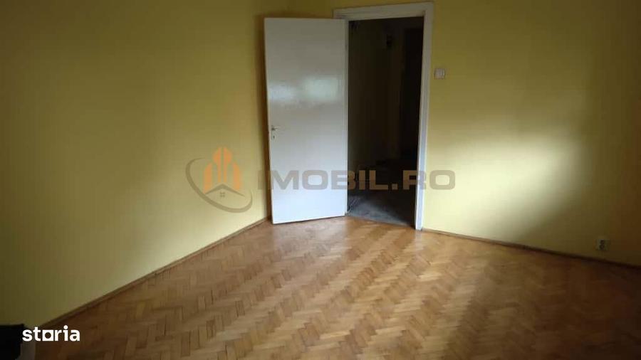 Apartament cu 3 camere semidecomandat în Tătărași