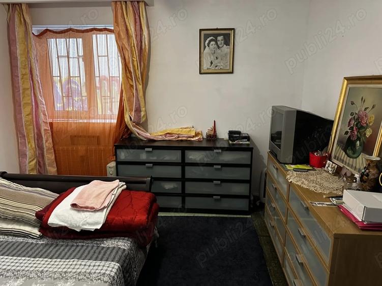 Apartament cu 2 camere decomandat în P-ța Victoriei