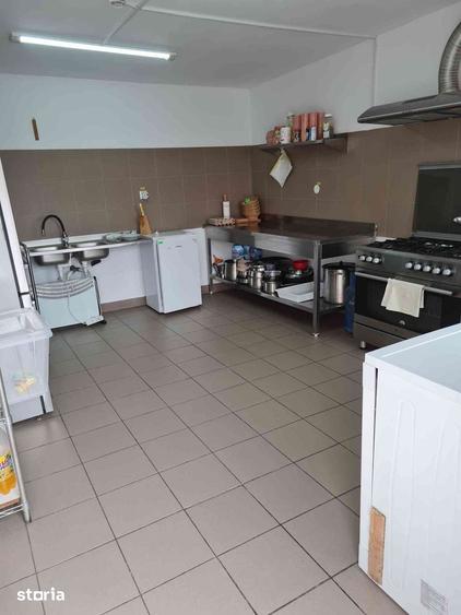 Spațiu comercial, de 794 mp, în Batiz