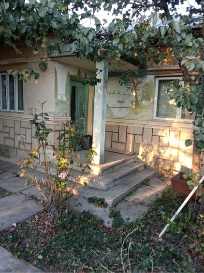 Casă cu 4 camere cu Teren 1400 Mp în Varnița