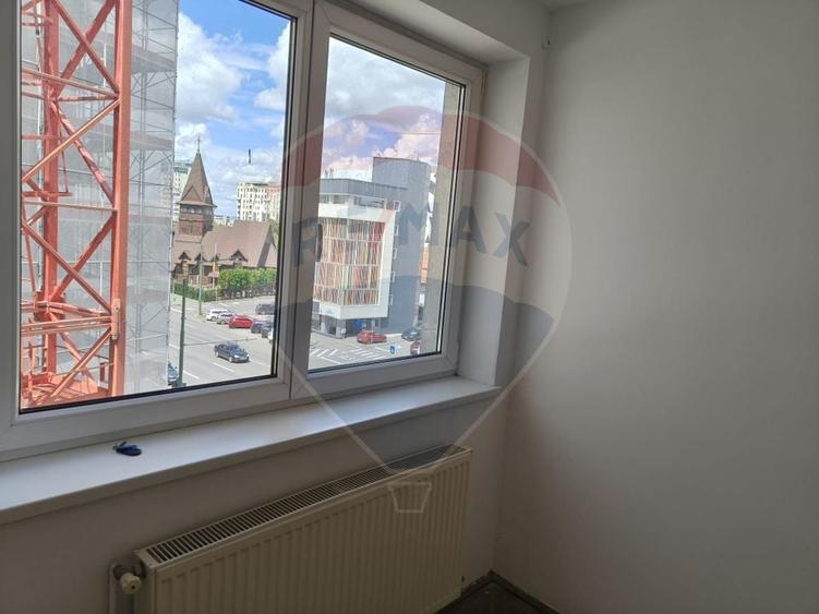 Apartament cu 2 camere semidecomandat în Centrul Civic