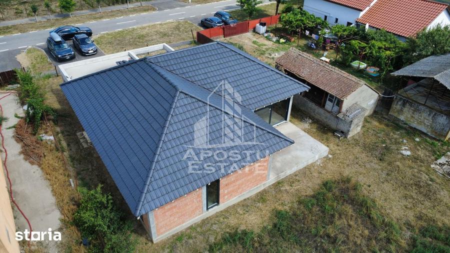 Casă cu 4 camere cu Teren 671 Mp în Parța