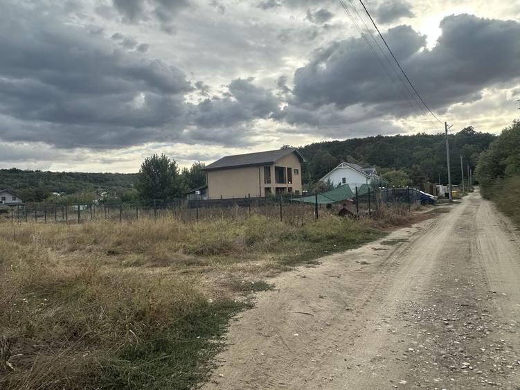 Teren de 1186 mp, în Leamna de Jos