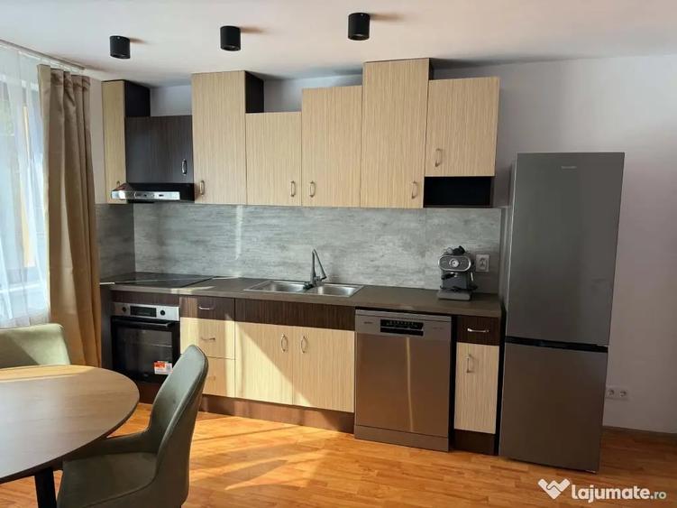 Apartament cu 2 camere semidecomandat în Europa