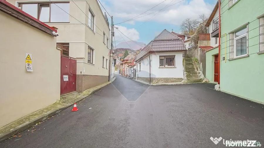 Casă cu 7 camere cu Teren 142 Mp în Centrul Istoric