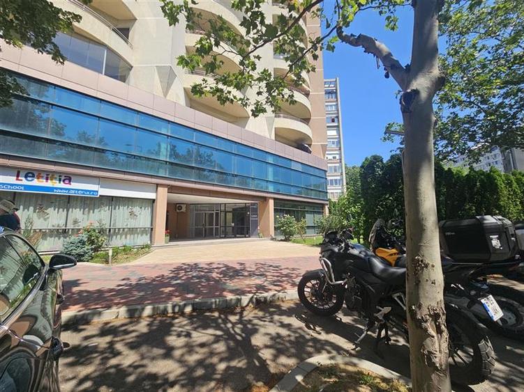 Spațiu comercial, de 300 mp, în Baba Novac