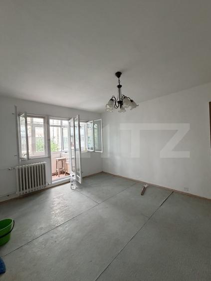 Apartament cu 2 camere semidecomandat în Craiovița Nouă
