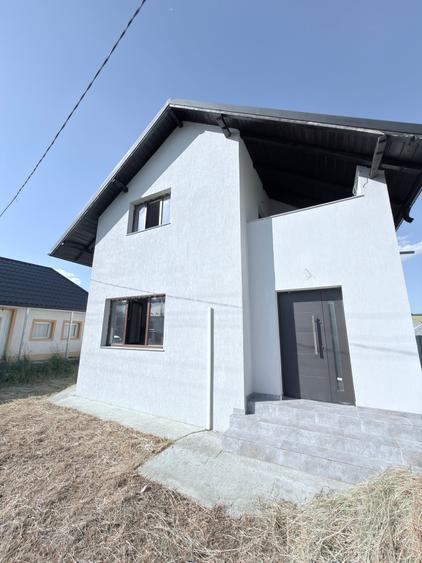 Casă individuală cu 4 camere cu Teren 1300 Mp în Stăuceni