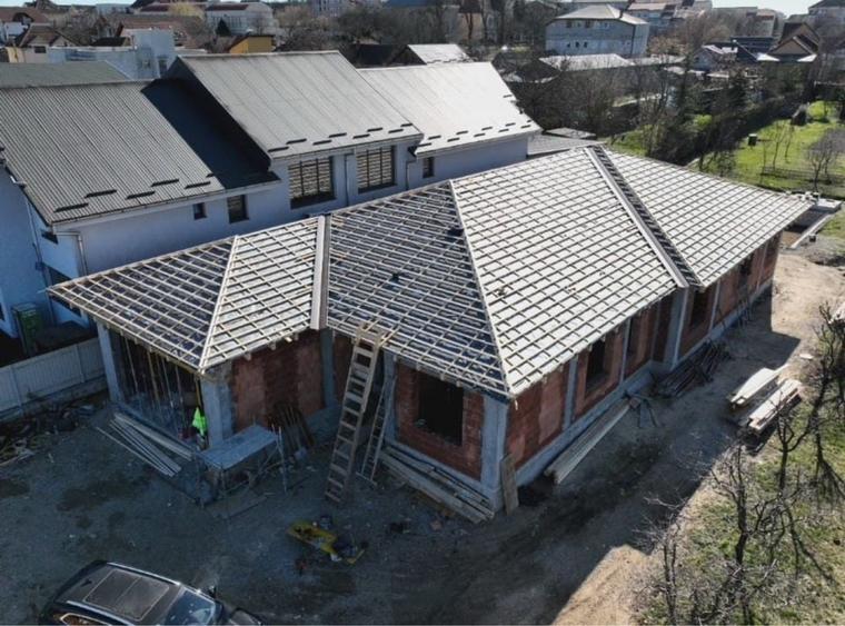 Casă cu 4 camere în Sânmartin