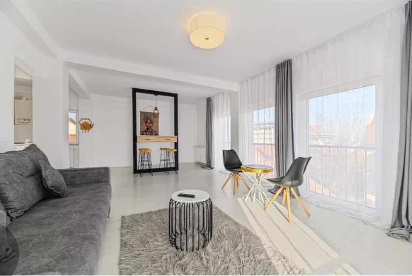 Apartament cu 2 camere decomandat în Centrul Istoric