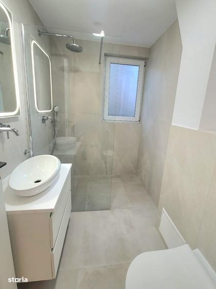 Apartament cu 3 camere decomandat în Cornișa