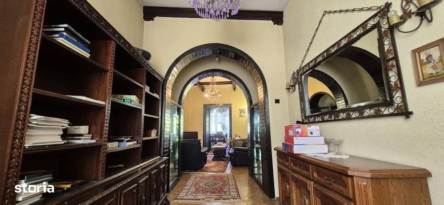 Apartament cu 4 camere decomandat în Șerban Vodă