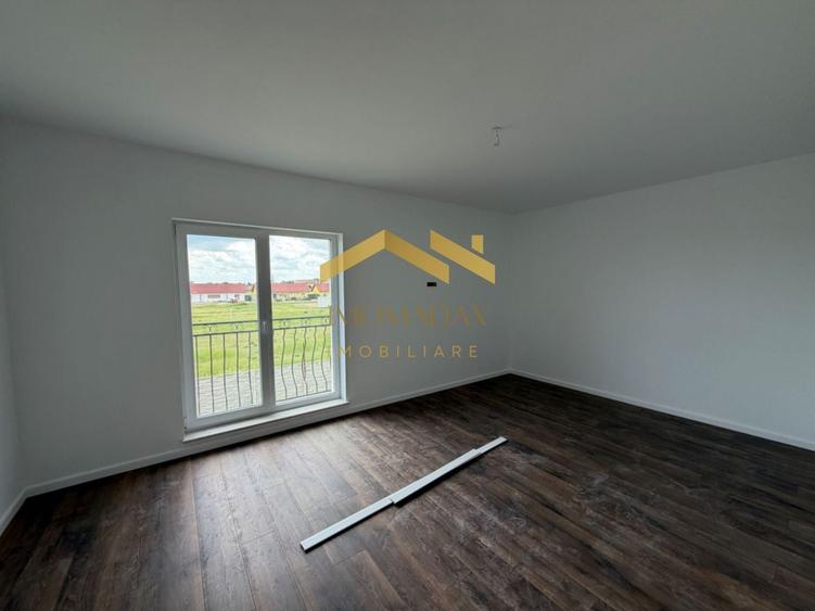 Duplex cu 4 camere cu Canalizare în Bucovăț (Remetea Mare)