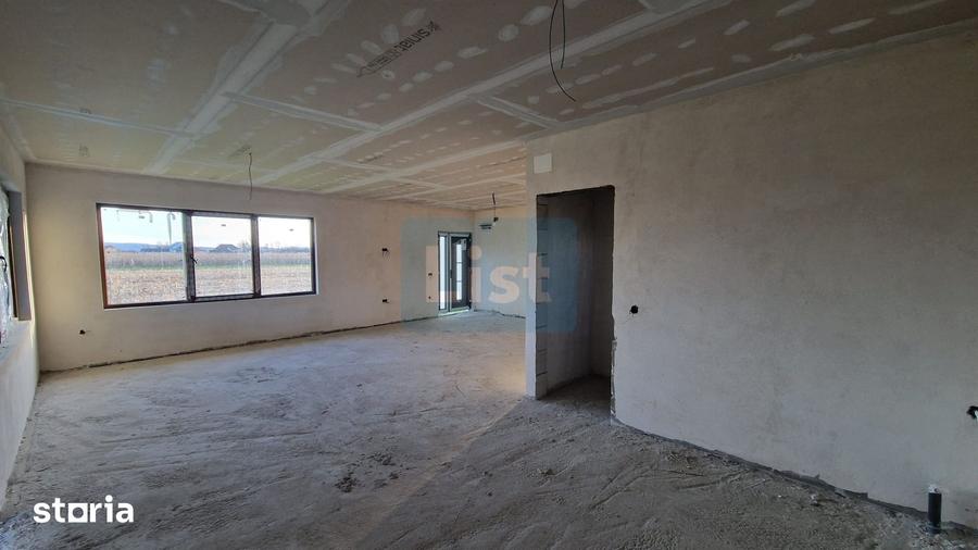 Casă cu 3 camere cu Teren 900 Mp în Coltău