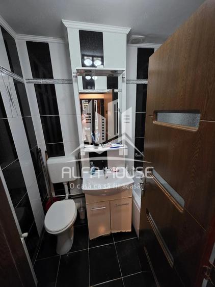 Apartament cu 3 camere nedecomandat în Micro II