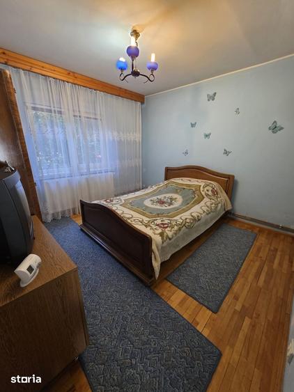 Apartament cu 3 camere decomandat în Calea București