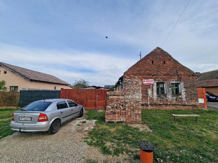 Casă cu Teren 520 Mp în Sânmihaiu Român