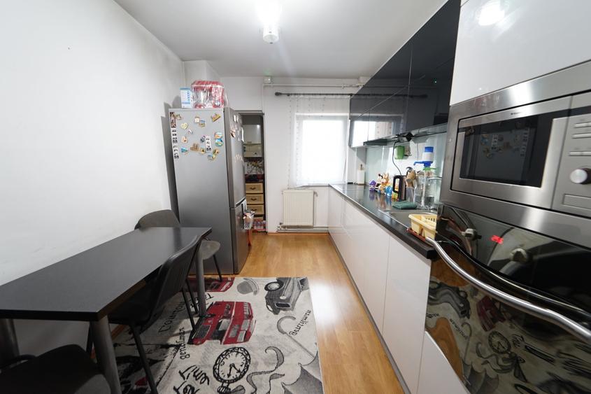 Apartament cu 4 camere decomandat, mobilat în Mărăști