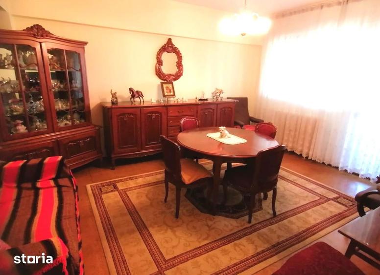 Apartament cu 4 camere decomandat în Pantelimon
