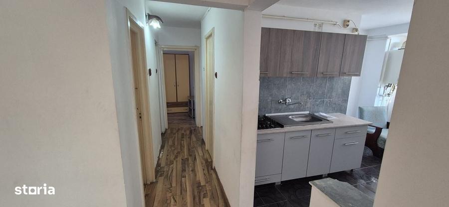 Apartament cu 3 camere decomandat în Central