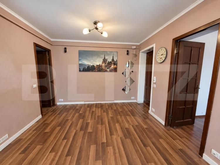 Apartament cu 3 camere semidecomandat în Bucium