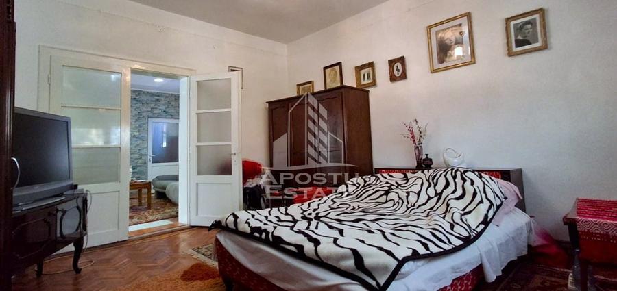 Casă individuală cu 5 camere cu Canalizare în Sud